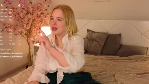 manic_pixie_ online show from 03.03.25