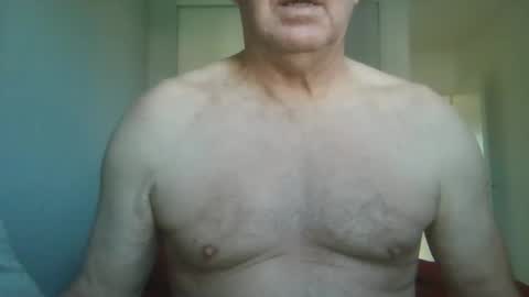 Snapshot of manngrossbite chatting on 03.15.26 manngrossbite online show from 03.15.26