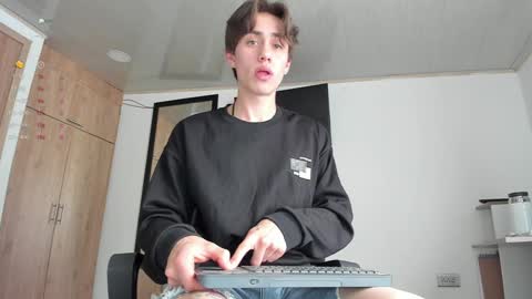 manucute 23  online show from 01.02.25