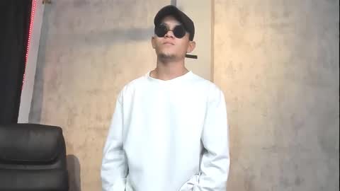 Manuel online show from 11.06.25