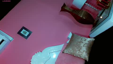 Manuela Kingsley online show from 02.03.25