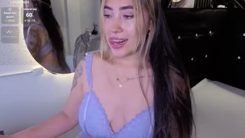 Snapshot of manuelaveelez chatting on 03.10.26 Manuela online show from 03.10.26