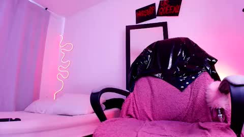 Snapshot of manuevans10 chatting on 09.16.25 manuevans10 online show from 09.16.25