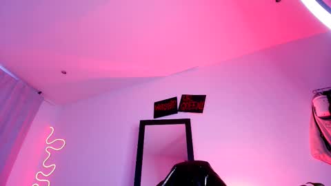 Snapshot of manuevans10 chatting on 09.18.25 manuevans10 online show from 09.18.25