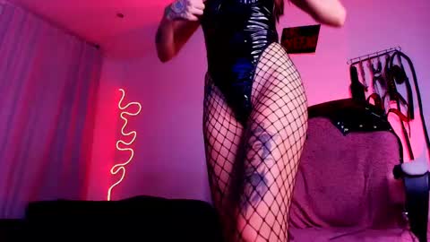 Snapshot of manuevans10 chatting on 09.23.25 manuevans10 online show from 09.23.25