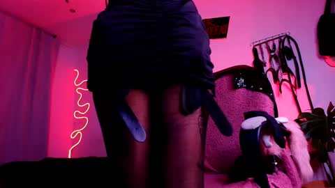 Snapshot of manuevans10 chatting on 09.24.25 manuevans10 online show from 09.24.25