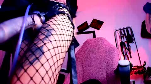 Snapshot of manuevans10 chatting on 10.20.25 manuevans10 online show from 10.20.25