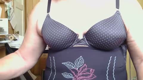 Snapshot of manwithboobs chatting on 03.06.25 manwithboobs online show from 03.06.25