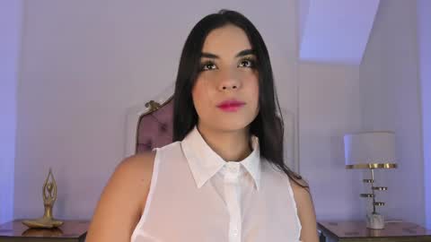 Snapshot of mara_betancurt chatting on 10.06.25 Mara online show from 10.06.25