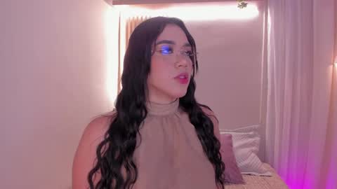 Snapshot of mara_brooks chatting on 11.12.25 Mara online show from 11.12.25