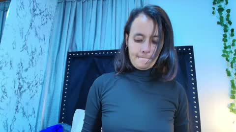 Snapshot of maraa_x chatting on 05.17.26 maraa_x online show from 05.17.26