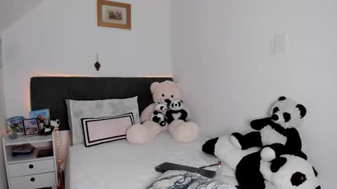 Snapshot of maragirl chatting on 03.26.26 Mara online show from 03.26.26