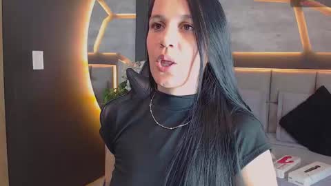 Mara Hanson online show from 12.19.25