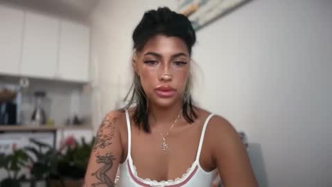 Marakuia online show from 10.23.25