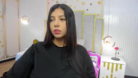 Snapshot of maraluna_ chatting on 10.04.25 Maraluna online show from 10.04.25