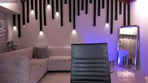 Snapshot of mararicci chatting on 01.11.25 MARA online show from 01.11.25