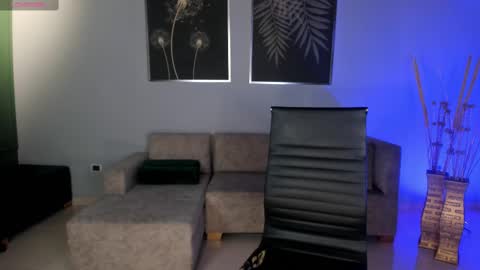 Snapshot of mararicci chatting on 03.10.25 MARA online show from 03.10.25