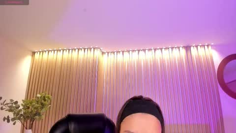 Snapshot of mararicci chatting on 09.17.25 MARA online show from 09.17.25