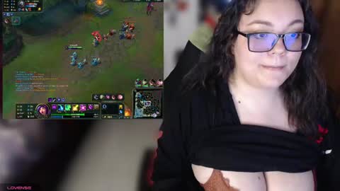 Snapshot of marcela2101 chatting on 12.31.24 marcela2101 online show from 12.31.24