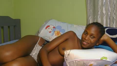 Snapshot of marclyne_cy chatting on 11.01.25 marclyne_cy online show from 11.01.25