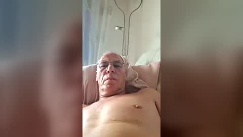 Snapshot of marcolindoone chatting on 07.19.26 marcolindoone online show from 07.19.26