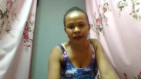Snapshot of mareella40 chatting on 07.25.26 mareella40 online show from 07.25.26