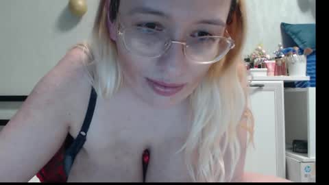 Snapshot of margo_shine chatting on 04.15.26 margo_shine online show from 04.15.26