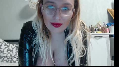 Snapshot of margo_shine chatting on 04.30.26 margo_shine online show from 04.30.26