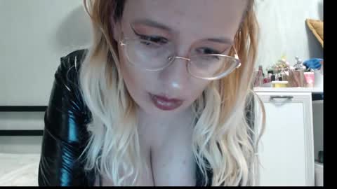 Snapshot of margo_shine chatting on 05.01.26 margo_shine online show from 05.01.26