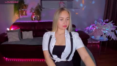 Snapshot of margosugar chatting on 04.12.26 MargoSugar online show from 04.12.26