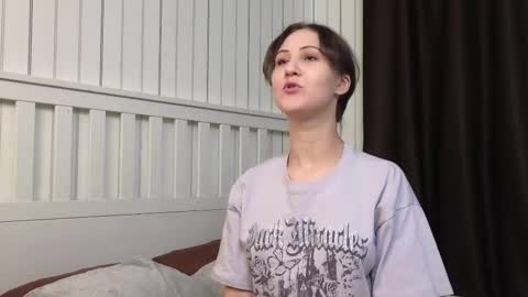 Snapshot of margretpipia chatting on 10.21.25 Rose online show from 10.21.25