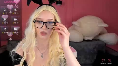 Snapshot of mari_nett chatting on 02.28.25 mari_nett online show from 02.28.25