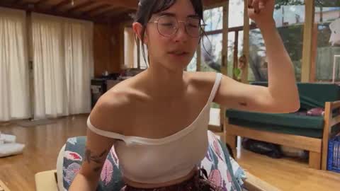 Snapshot of maria_alfonsina_ chatting on 10.04.25 Alfonsina online show from 10.04.25