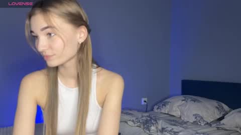 Snapshot of maria_plaudice chatting on 02.28.25 maria online show from 02.28.25