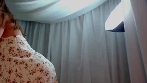 Snapshot of maria_venera__ chatting on 05.19.26 Maria online show from 05.19.26