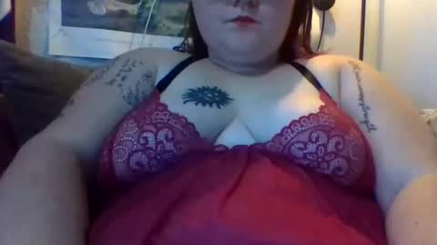 Snapshot of mariahensen chatting on 11.02.25 mariahensen online show from 11.02.25