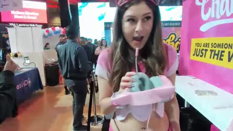 Snapshot of mariahpinkkitty chatting on 01.18.25 Pinkkitty online show from 01.18.25