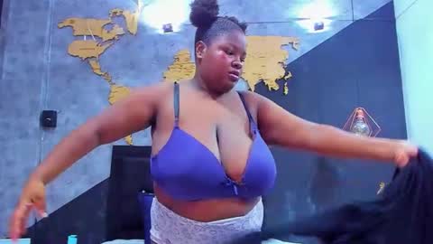 Snapshot of mariam__rossi chatting on 10.12.25 MARIAM online show from 10.12.25