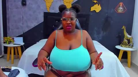 Snapshot of mariam__rossi chatting on 10.16.25 MARIAM online show from 10.16.25