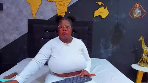 Snapshot of mariam__rossi chatting on 10.18.25 MARIAM online show from 10.18.25