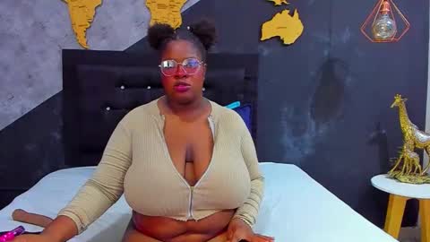 Snapshot of mariam__rossi chatting on 10.22.25 MARIAM online show from 10.22.25