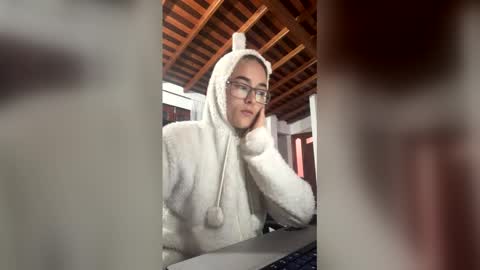 mariam_arango online show from 04.17.26