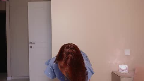 Snapshot of mariameella chatting on 10.21.25 mariameella online show from 10.21.25