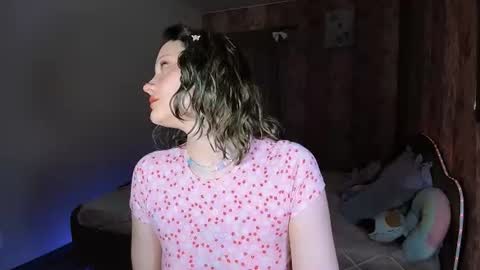 Snapshot of mariamilkis chatting on 06.22.26 Maria online show from 06.22.26