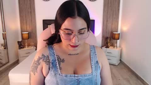 Snapshot of marian_stonee chatting on 02.01.25 marian online show from 02.01.25