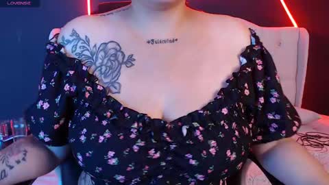 Snapshot of marian_stonee chatting on 02.05.25 marian online show from 02.05.25