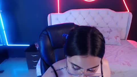 Snapshot of marian_stonee chatting on 02.11.25 marian online show from 02.11.25