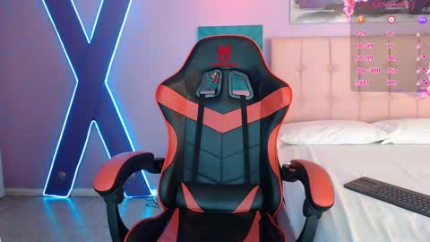 Snapshot of marian_stonee chatting on 02.18.25 marian online show from 02.18.25