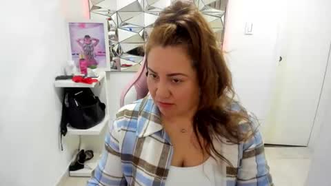 Snapshot of mariana01_m chatting on 05.23.26 mariana01_m online show from 05.23.26