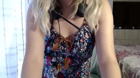 Snapshot of mariana124_ chatting on 09.27.25 Mariana online show from 09.27.25